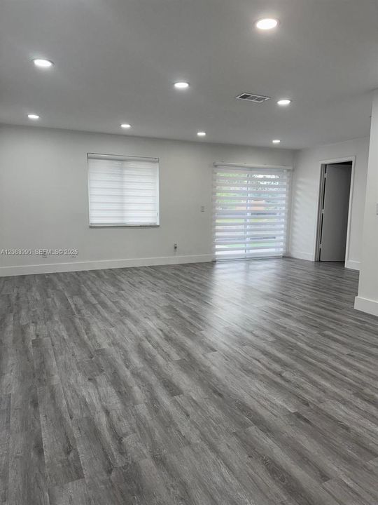 For Rent: $3,400 (3 beds, 2 baths, 1700 Square Feet)