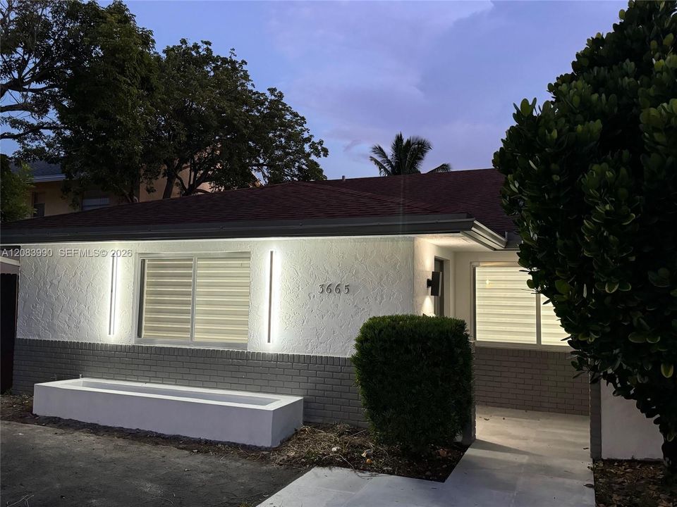For Rent: $3,400 (3 beds, 2 baths, 1700 Square Feet)