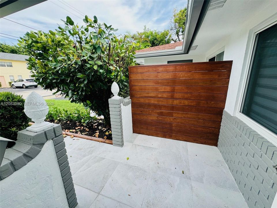 For Rent: $3,400 (3 beds, 2 baths, 1700 Square Feet)
