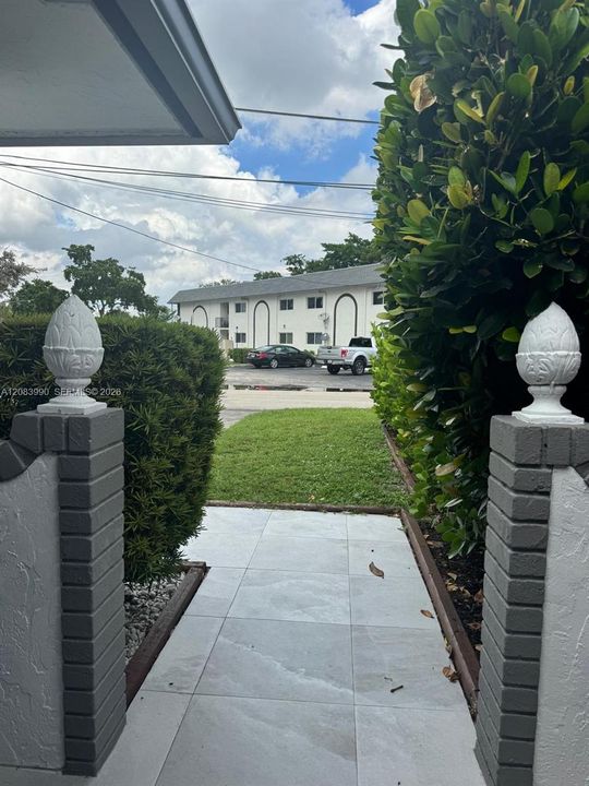 For Rent: $3,400 (3 beds, 2 baths, 1700 Square Feet)