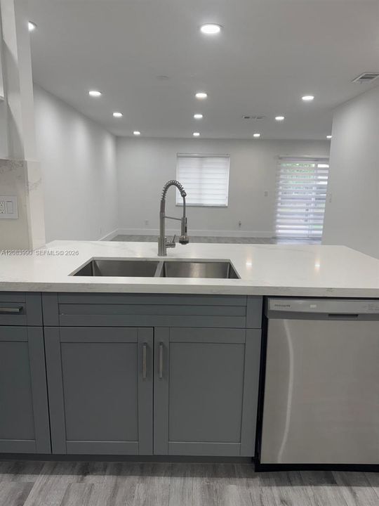 For Rent: $3,400 (3 beds, 2 baths, 1700 Square Feet)