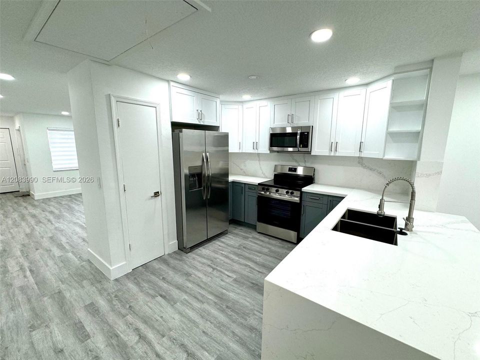 For Rent: $3,400 (3 beds, 2 baths, 1700 Square Feet)