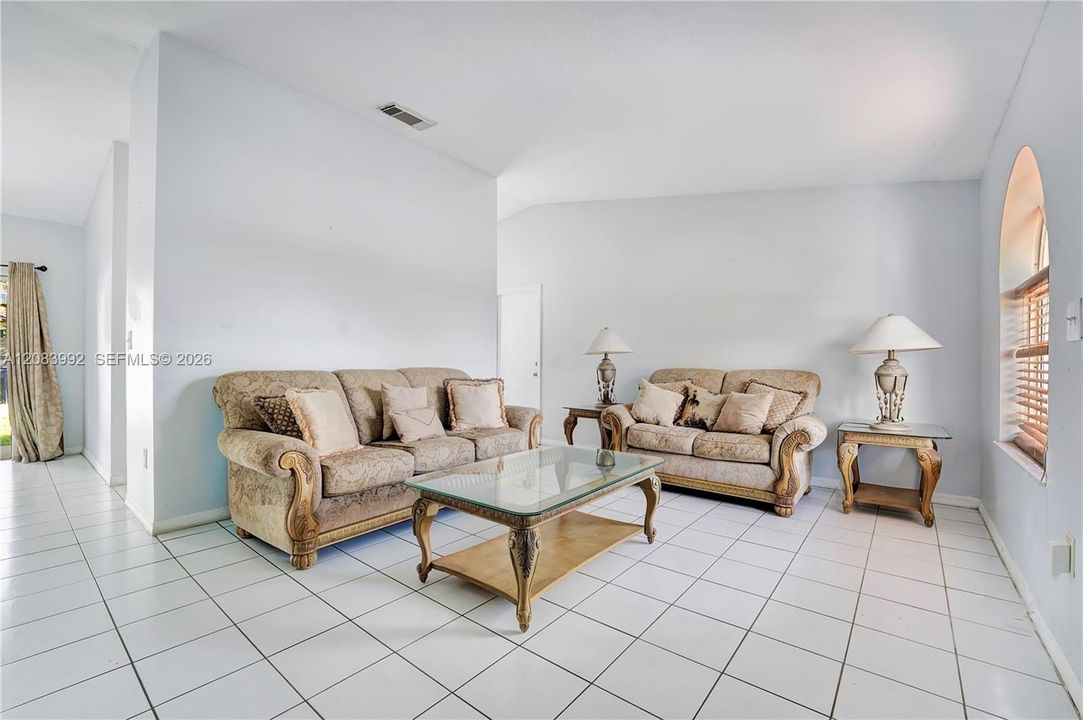 En Venta: $600,000 (4 camas, 2 baños, 1614 Pies cuadrados)