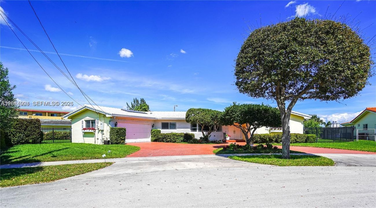 En Venta: $797,000 (2 camas, 3 baños, 2732 Pies cuadrados)