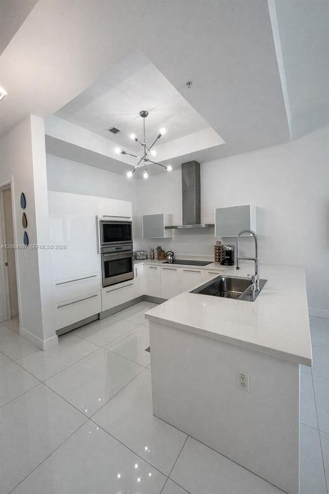 На продажу: $979,000 (2 спален, 2 ванн, 1648 Квадратных фут)