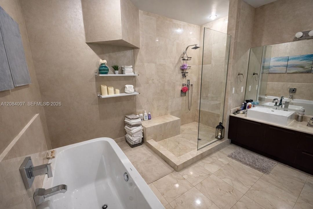 На продажу: $979,000 (2 спален, 2 ванн, 1648 Квадратных фут)