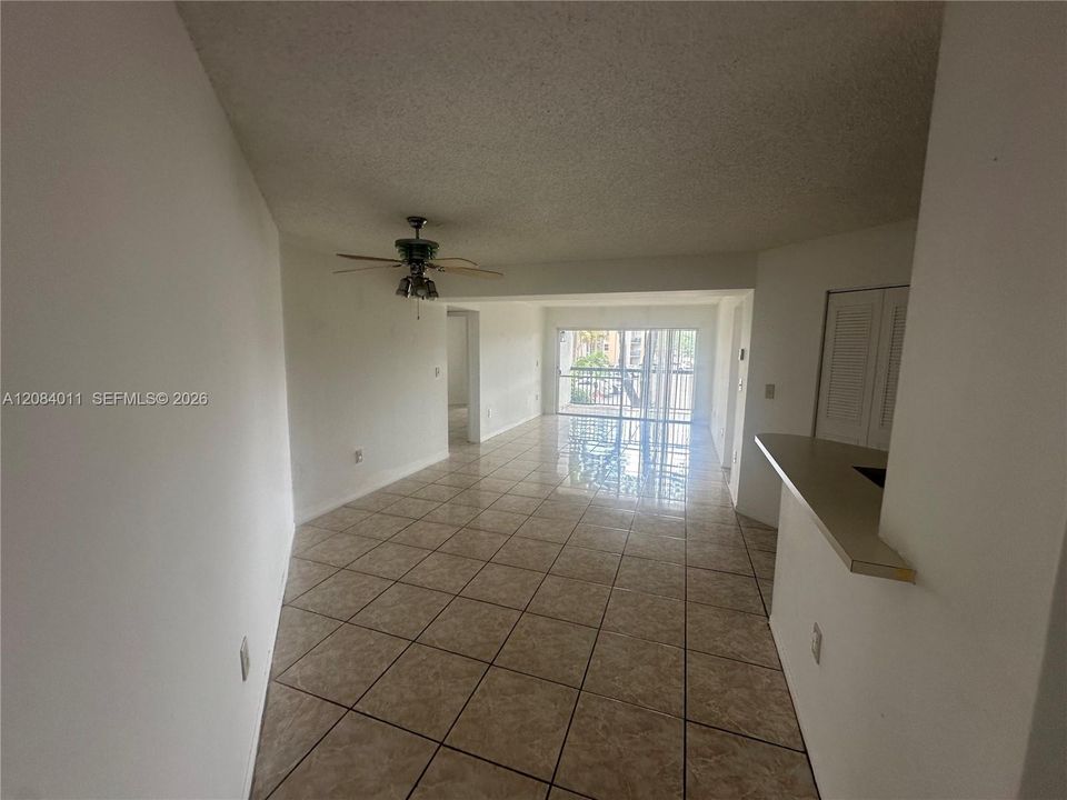 For Rent: $2,300 (2 beds, 2 baths, 950 Square Feet)