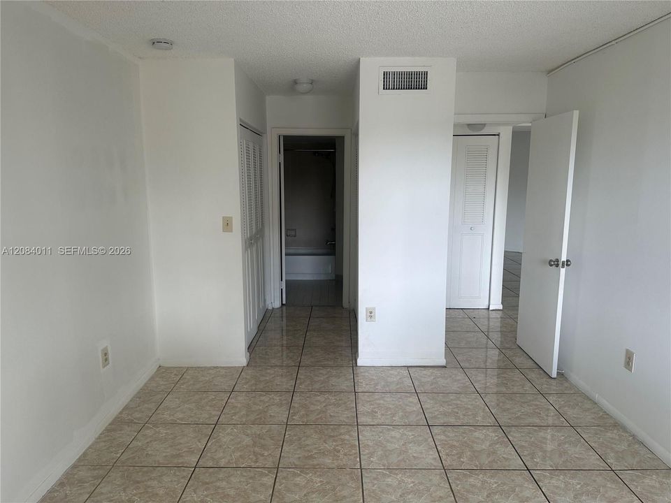 For Rent: $2,300 (2 beds, 2 baths, 950 Square Feet)