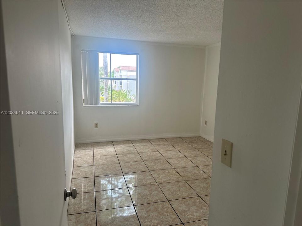 For Rent: $2,300 (2 beds, 2 baths, 950 Square Feet)