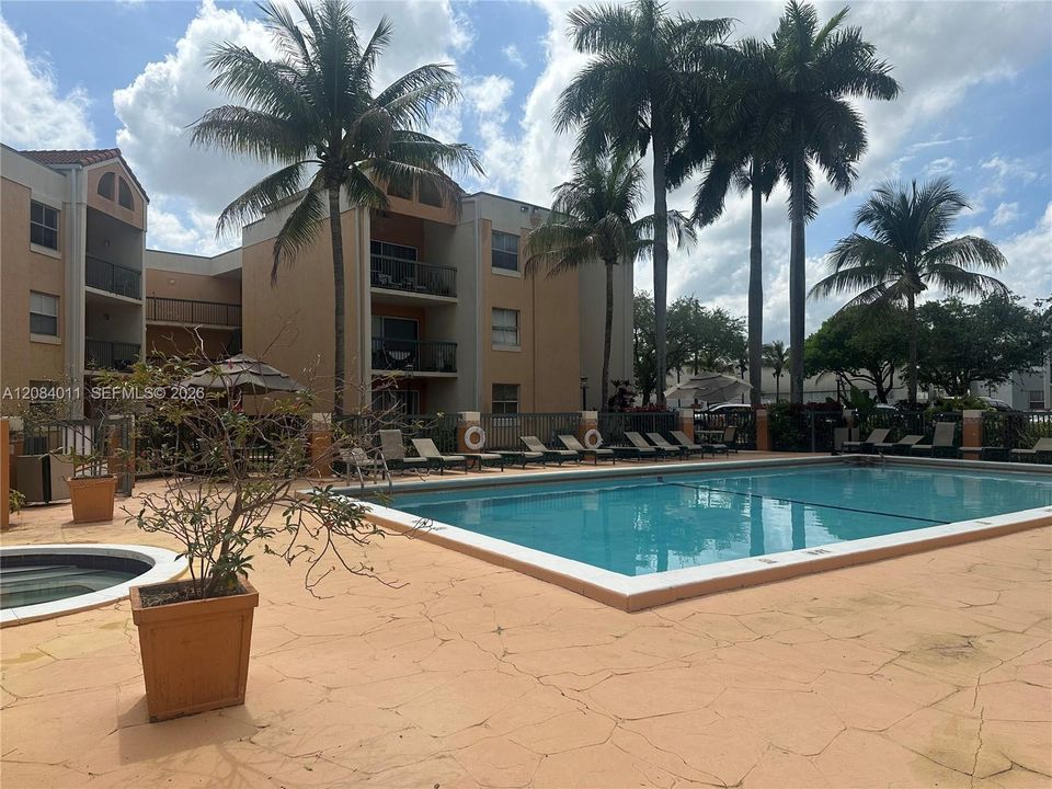 For Rent: $2,300 (2 beds, 2 baths, 950 Square Feet)