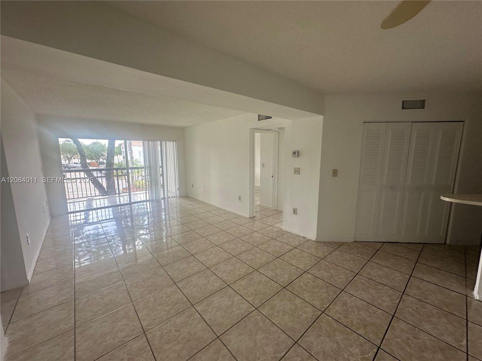 For Rent: $2,300 (2 beds, 2 baths, 950 Square Feet)