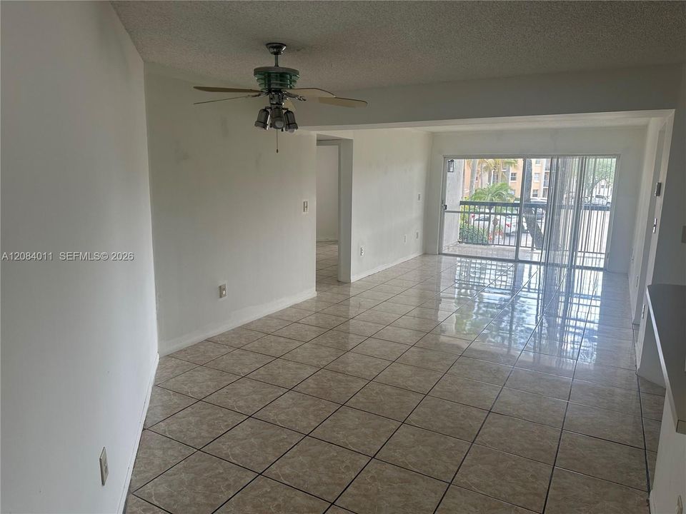 For Rent: $2,300 (2 beds, 2 baths, 950 Square Feet)