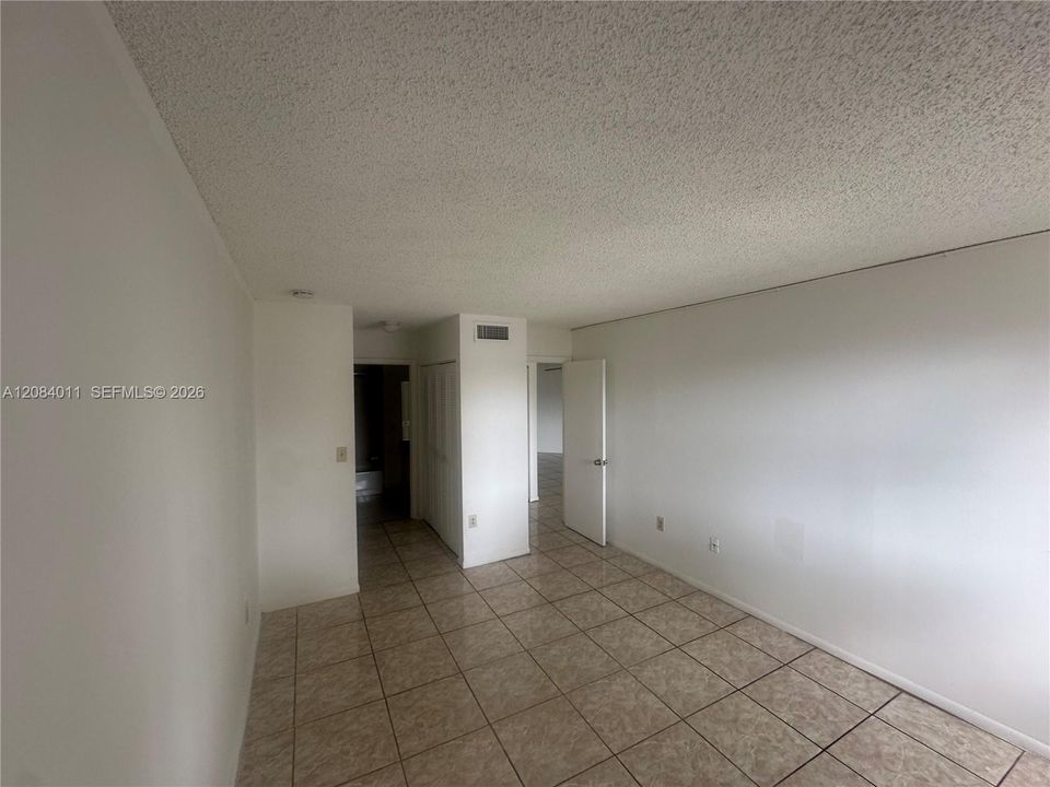 For Rent: $2,300 (2 beds, 2 baths, 950 Square Feet)