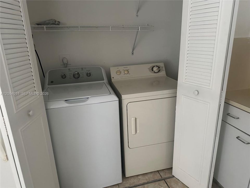 For Rent: $2,300 (2 beds, 2 baths, 950 Square Feet)