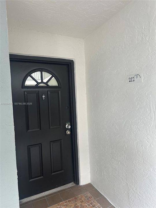 For Rent: $2,300 (2 beds, 2 baths, 950 Square Feet)