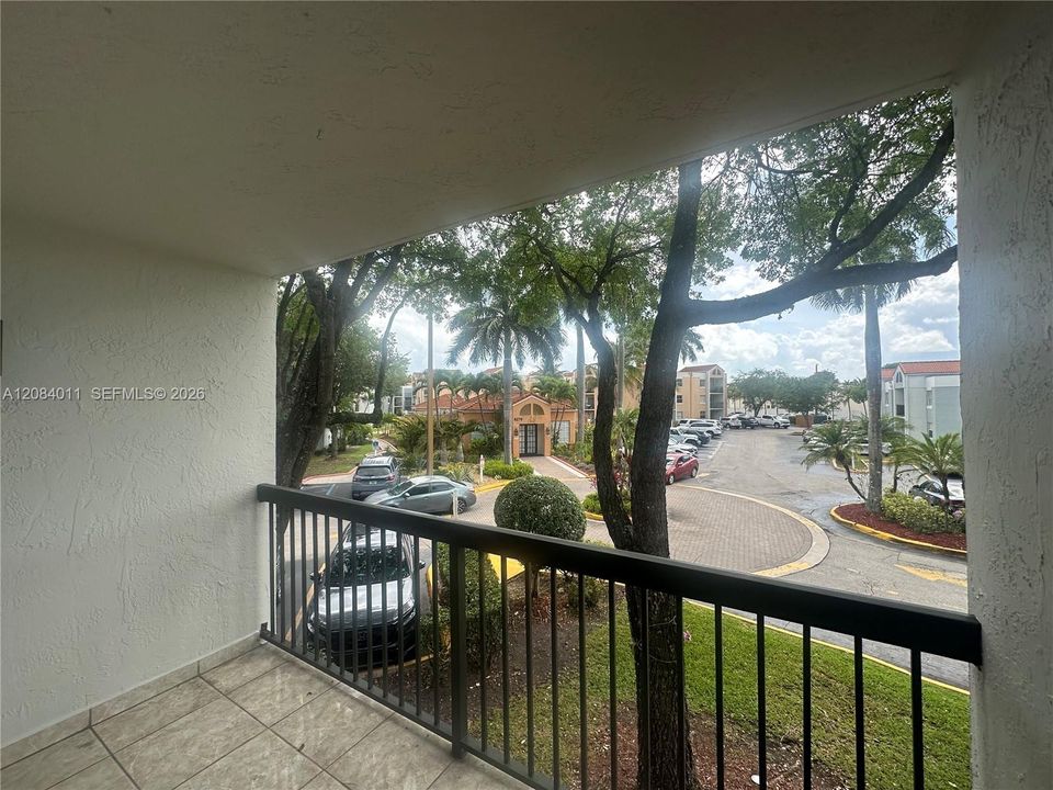 For Rent: $2,300 (2 beds, 2 baths, 950 Square Feet)