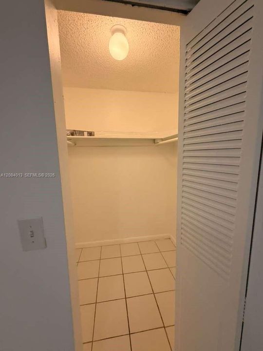 For Rent: $2,200 (2 beds, 1 baths, 1000 Square Feet)