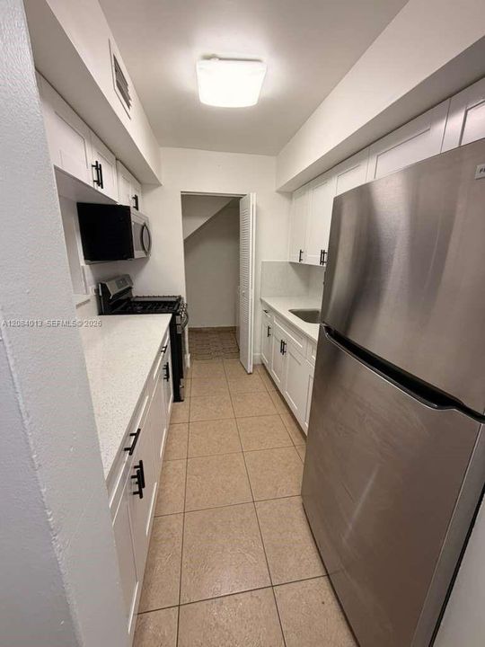 For Rent: $2,200 (2 beds, 1 baths, 1000 Square Feet)