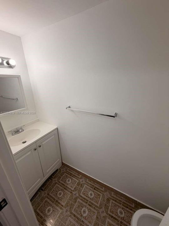 For Rent: $2,200 (2 beds, 1 baths, 1000 Square Feet)