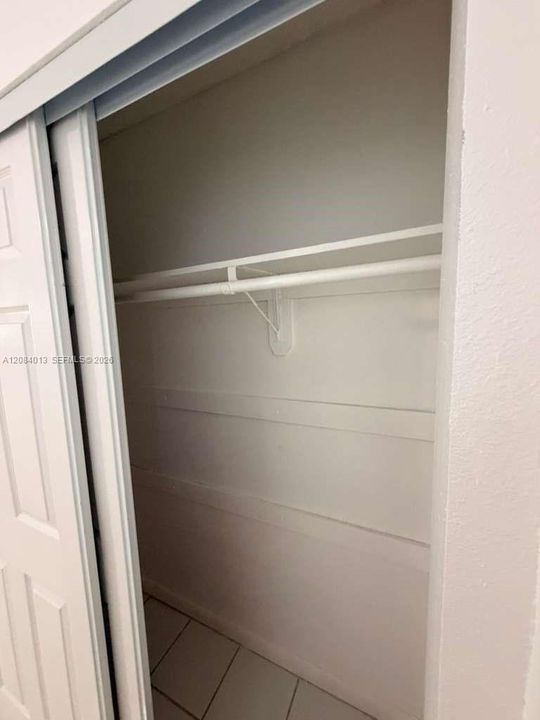 For Rent: $2,200 (2 beds, 1 baths, 1000 Square Feet)