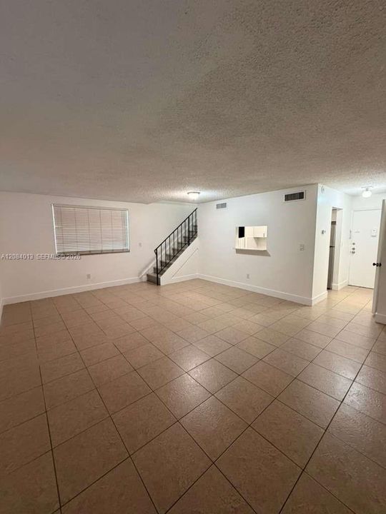 For Rent: $2,200 (2 beds, 1 baths, 1000 Square Feet)