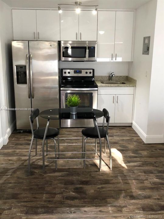 For Rent: $1,800 (1 beds, 1 baths, 350 Square Feet)