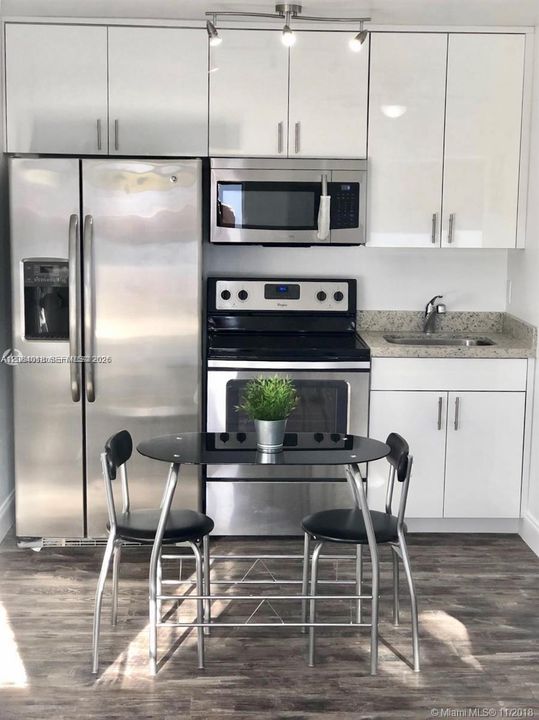 For Rent: $1,800 (1 beds, 1 baths, 350 Square Feet)