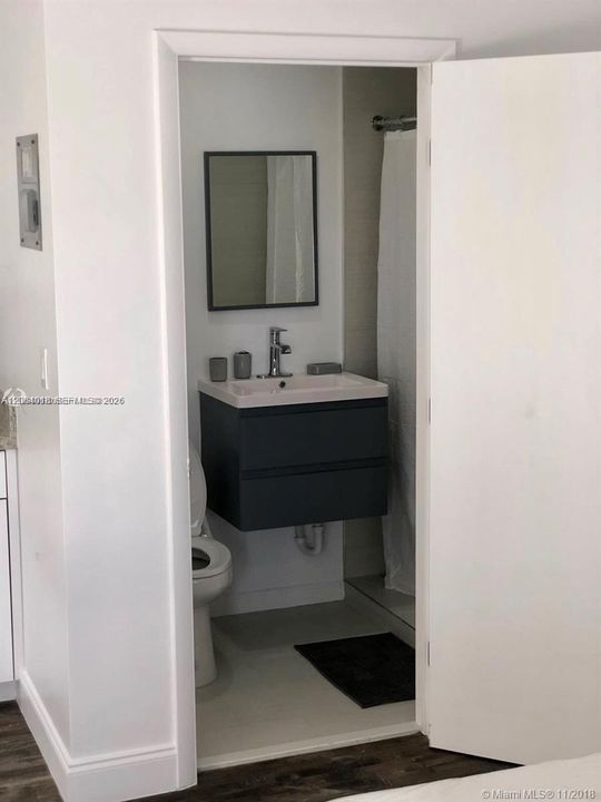 For Rent: $1,800 (1 beds, 1 baths, 350 Square Feet)