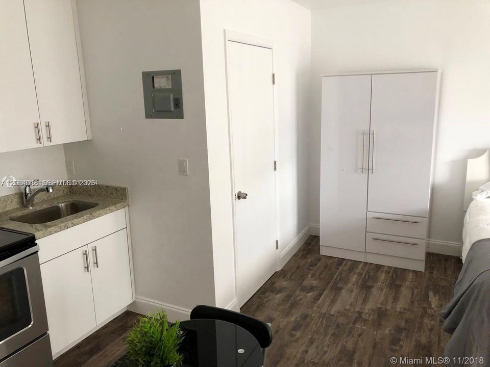 For Rent: $1,800 (1 beds, 1 baths, 350 Square Feet)