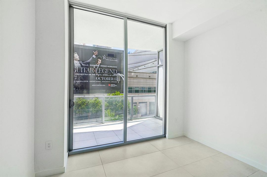 27-web-or-mls-Biscayne Blvd 201-S0409-02