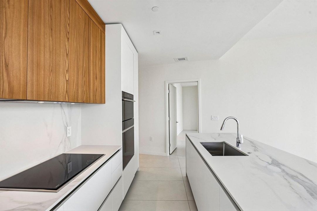 20-web-or-mls-Biscayne Blvd 201-S0409-02