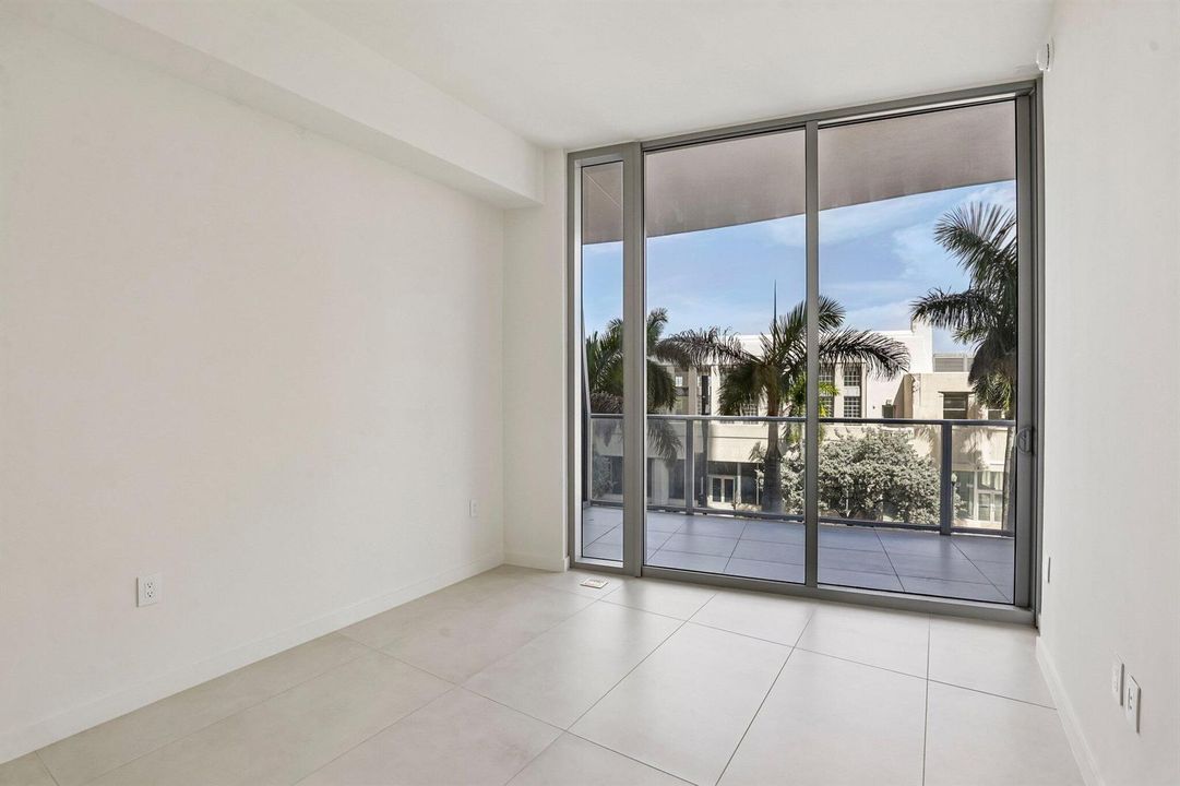 9-web-or-mls-Biscayne Blvd 201-S0409-009