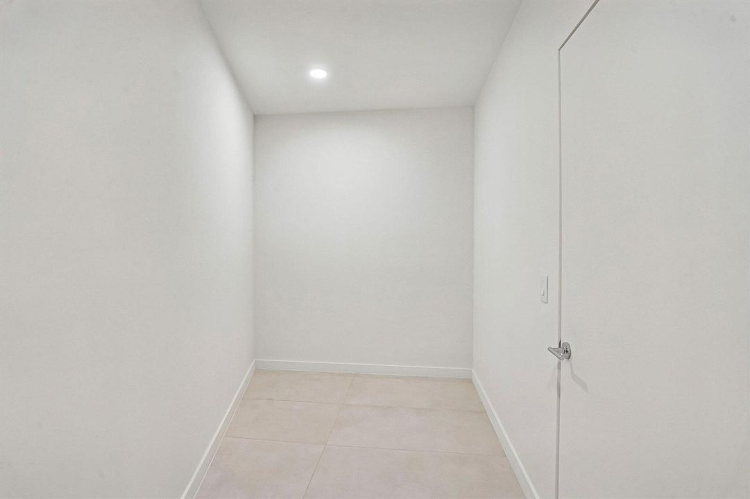 34-web-or-mls-Biscayne Blvd 201-S0409-03