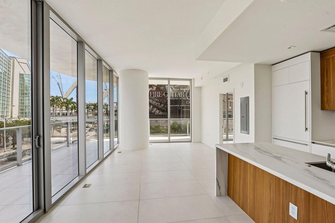 14-web-or-mls-Biscayne Blvd 201-S0409-01