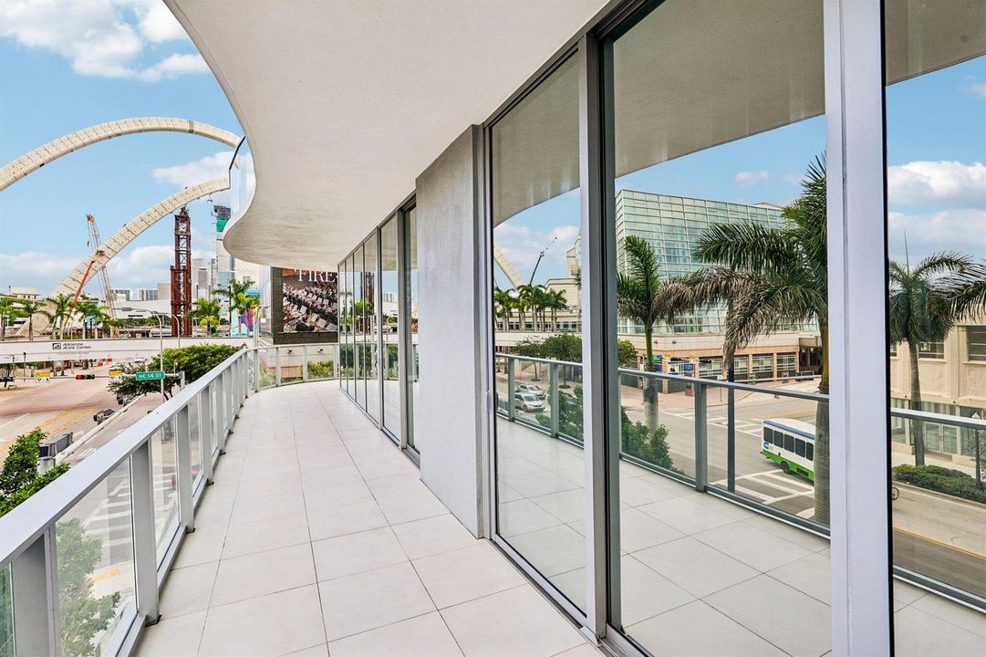 48-web-or-mls-Biscayne Blvd 201-S0409-04