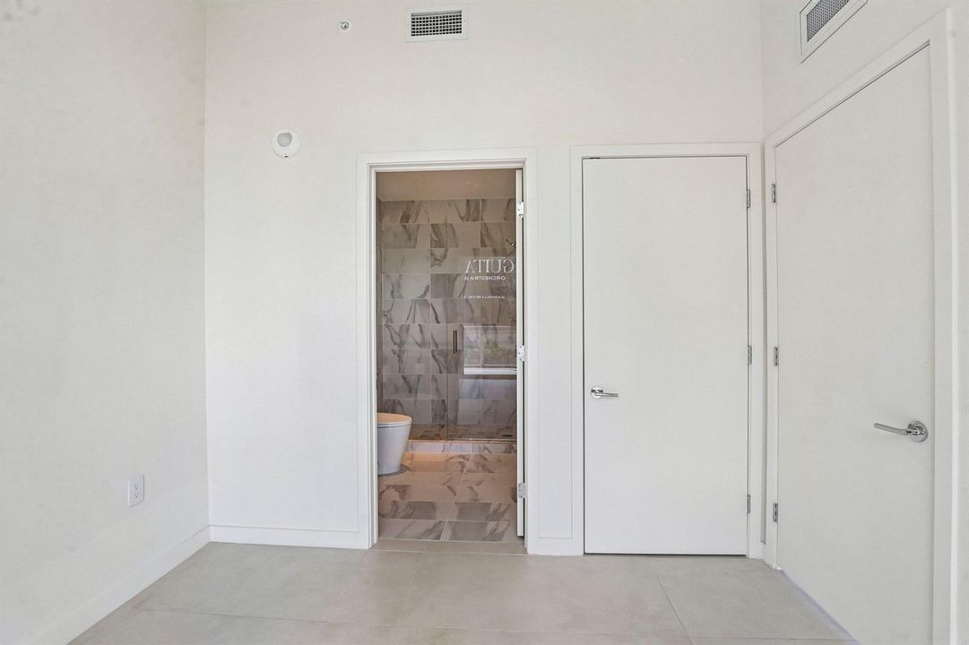 44-web-or-mls-Biscayne Blvd 201-S0409-04