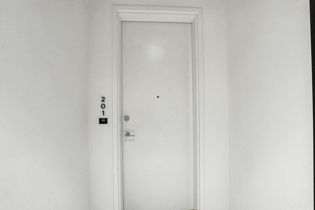 4-web-or-mls-Biscayne Blvd 201-S0409-004