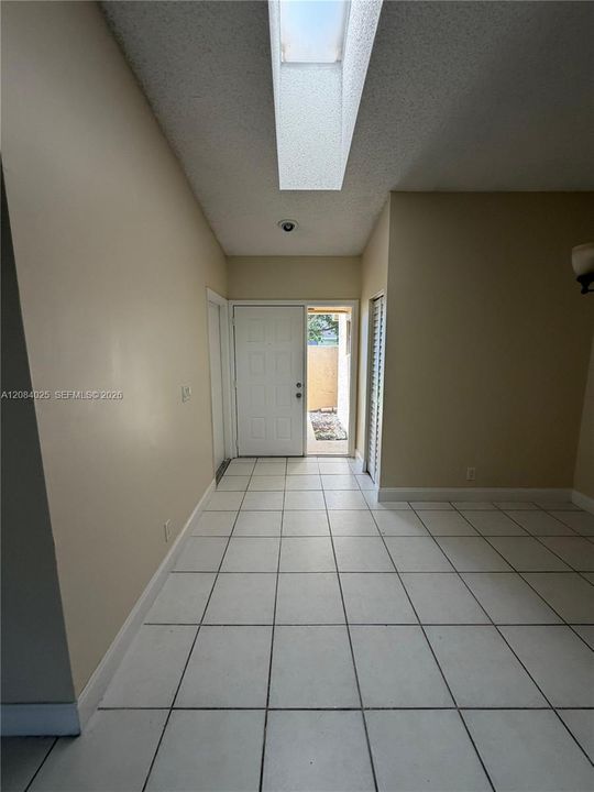 В аренду: $4,050 (4 спален, 2 ванн, 1578 Квадратных фут)