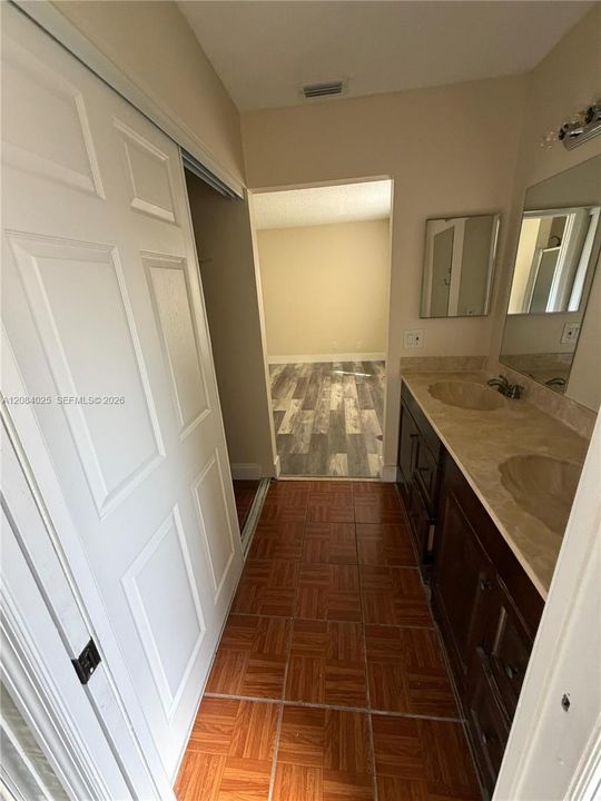 В аренду: $4,050 (4 спален, 2 ванн, 1578 Квадратных фут)