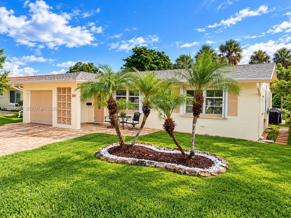 For Sale: $369,900 (2 beds, 2 baths, 1182 Square Feet)