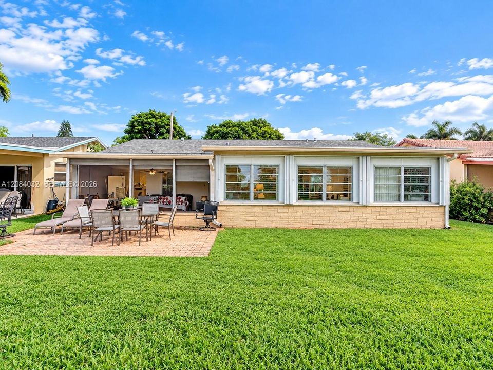 For Sale: $369,900 (2 beds, 2 baths, 1182 Square Feet)