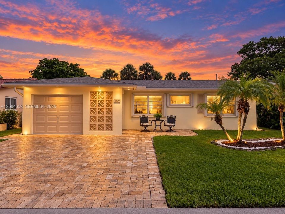 For Sale: $369,900 (2 beds, 2 baths, 1182 Square Feet)
