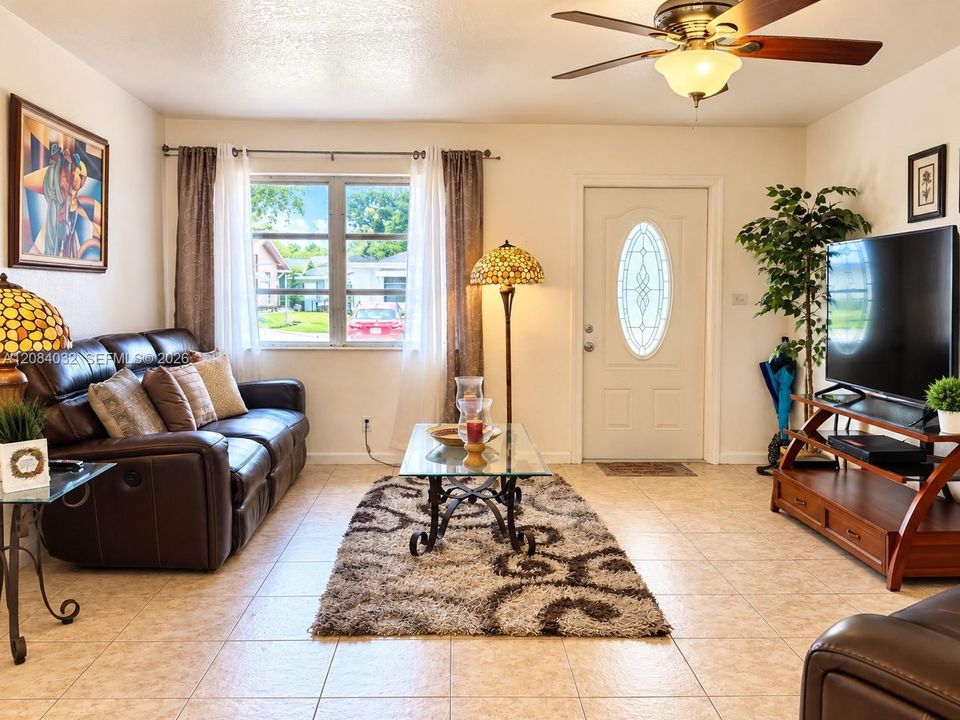 For Sale: $369,900 (2 beds, 2 baths, 1182 Square Feet)