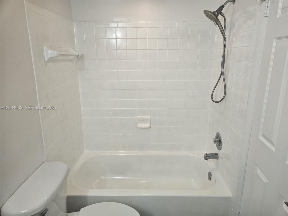 For Rent: $1,700 (1 beds, 1 baths, 695 Square Feet)