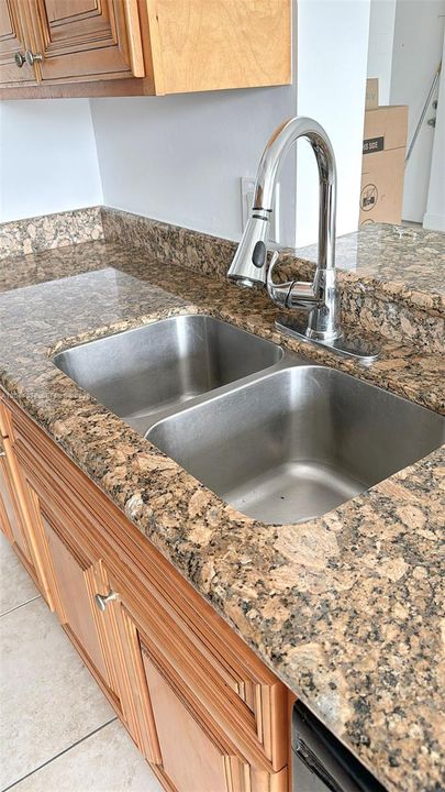 For Rent: $1,700 (1 beds, 1 baths, 695 Square Feet)