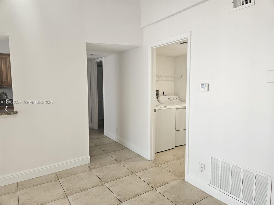 For Rent: $1,700 (1 beds, 1 baths, 695 Square Feet)