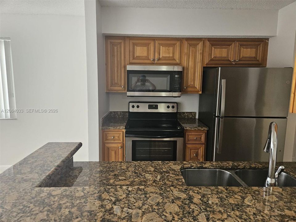 For Rent: $1,700 (1 beds, 1 baths, 695 Square Feet)