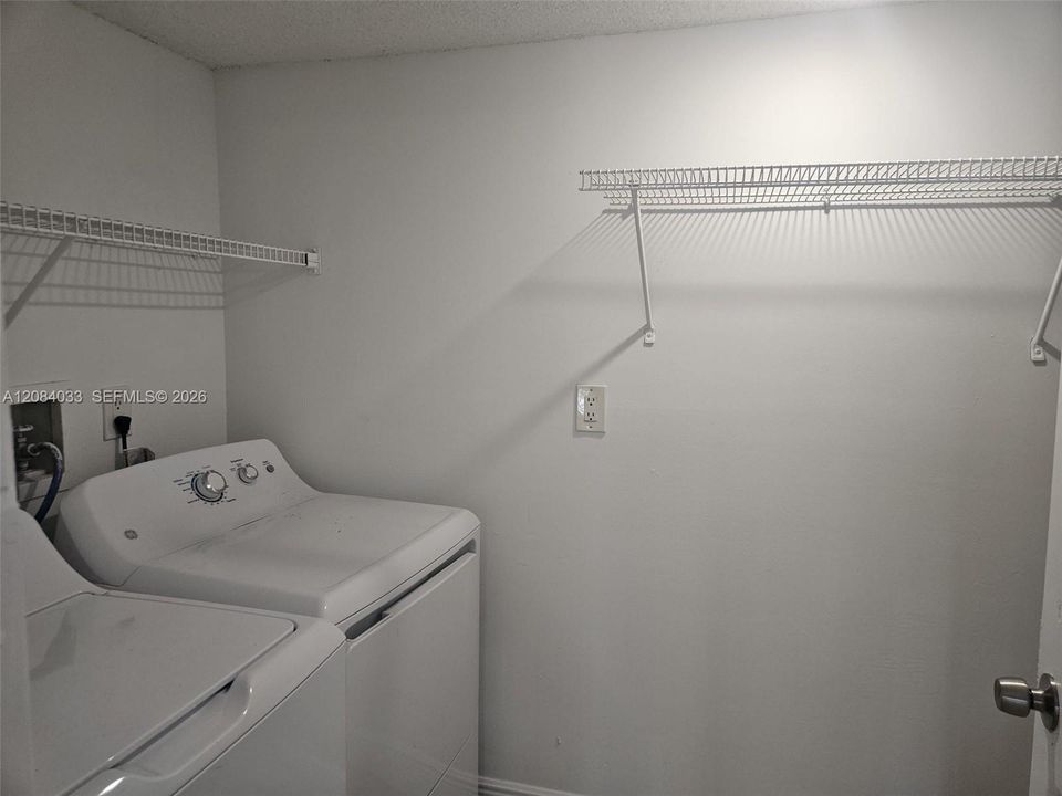 For Rent: $1,700 (1 beds, 1 baths, 695 Square Feet)