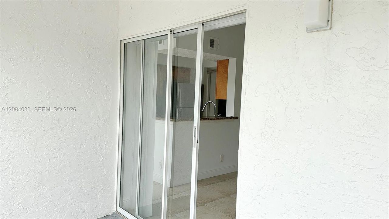 For Rent: $1,700 (1 beds, 1 baths, 695 Square Feet)
