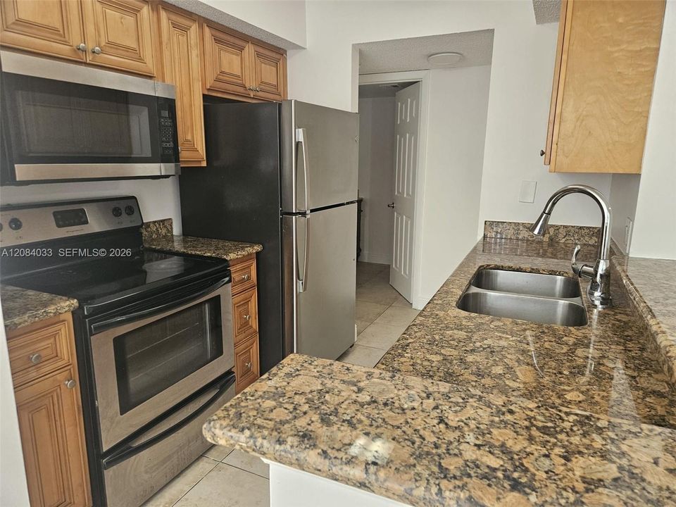 For Rent: $1,700 (1 beds, 1 baths, 695 Square Feet)